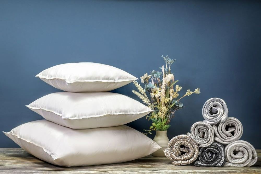 Polyester vs. Feather Cushion Pads – Ideal